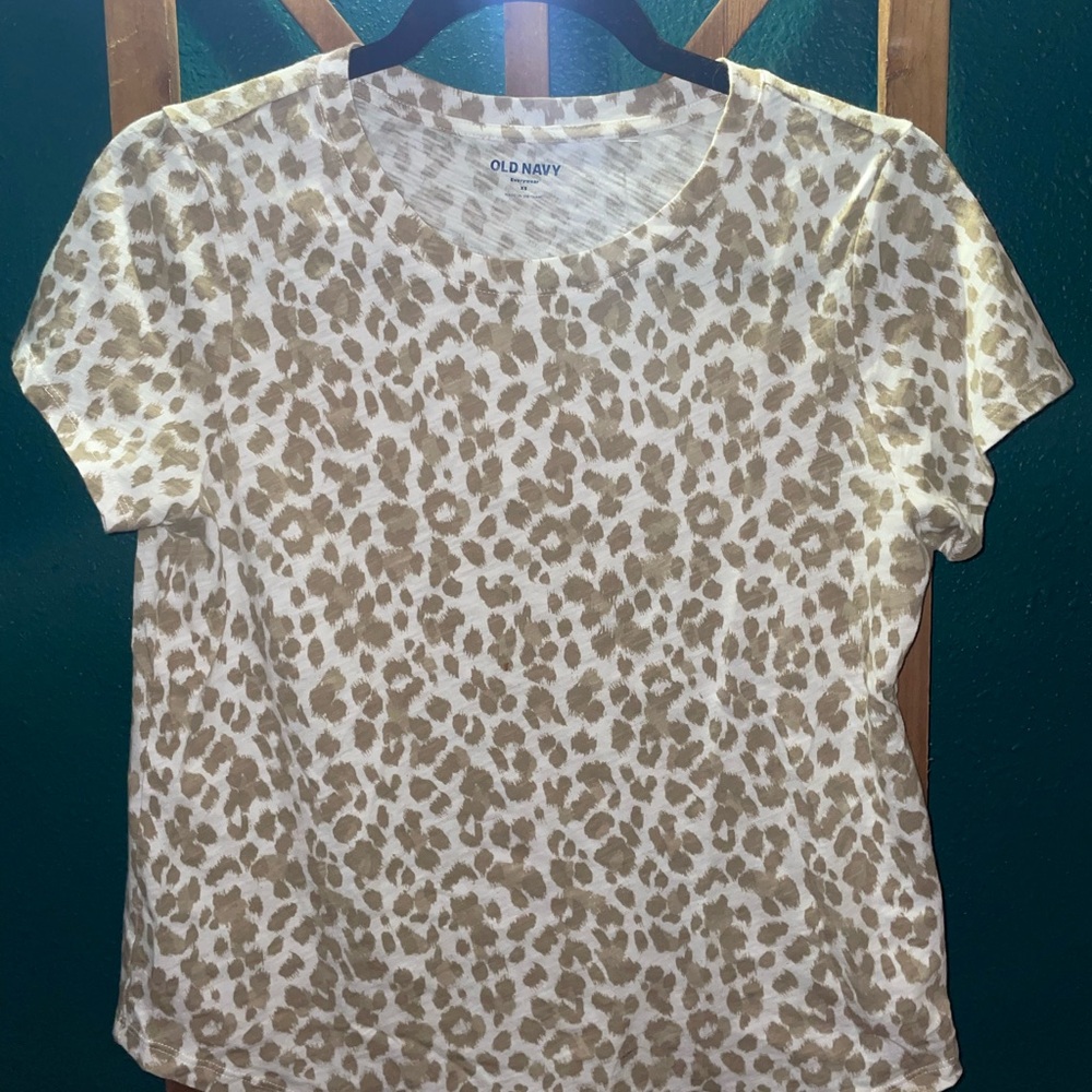 Old Navy Leopard Print Short Sleeve Tee